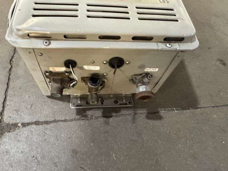 RINNAI Tankless Water Heater Nat Gas