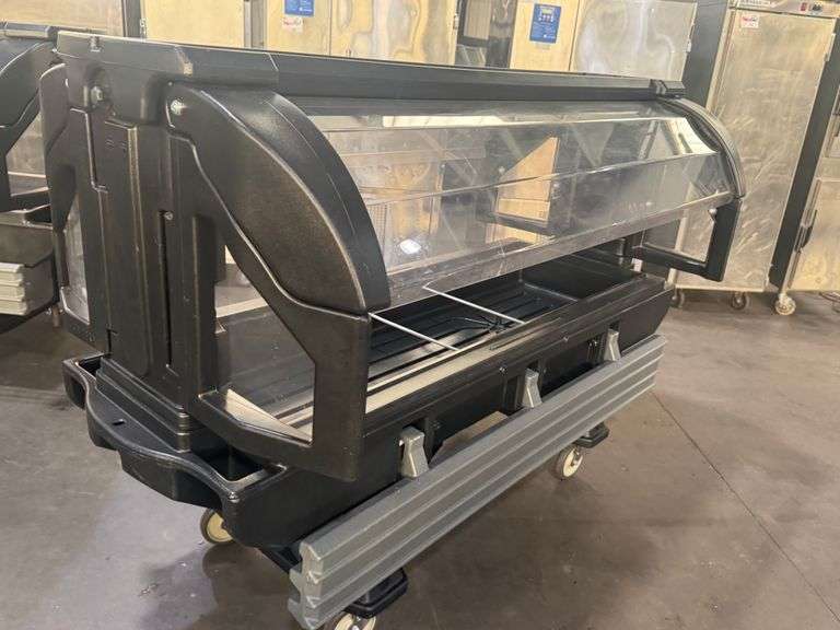 Cambro Versa Roll Around Salad Bar   82" x 45" x 56" tall