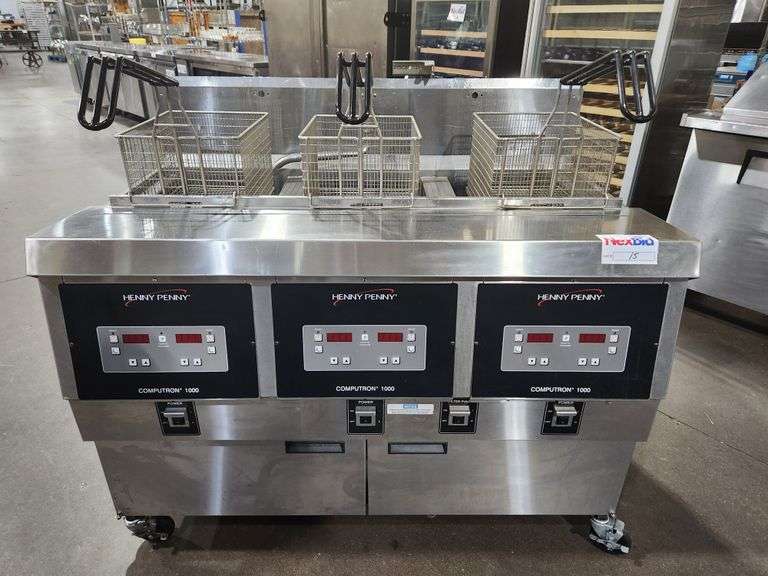 Henny Penny OFG323 Triple-Well Natural Gas Fryer w/ Built-In Filtration