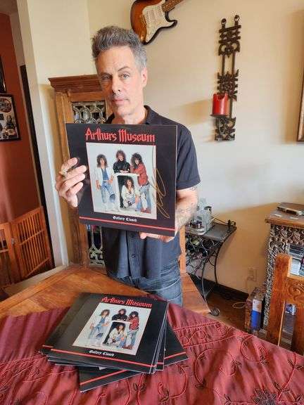 Richie Kotzen Fan Bundle – Signed “Gallery Closed” & “Nomad” LPs