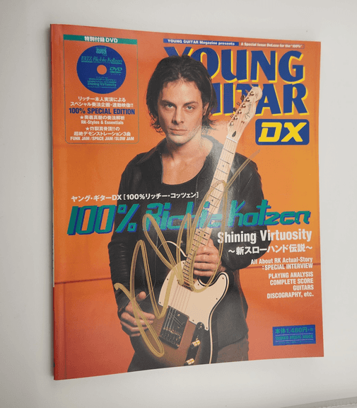 Young Guitar DX: 100% Richie Kotzen – Shining Virtuosity – Signed by Richie (May 1, 2003)