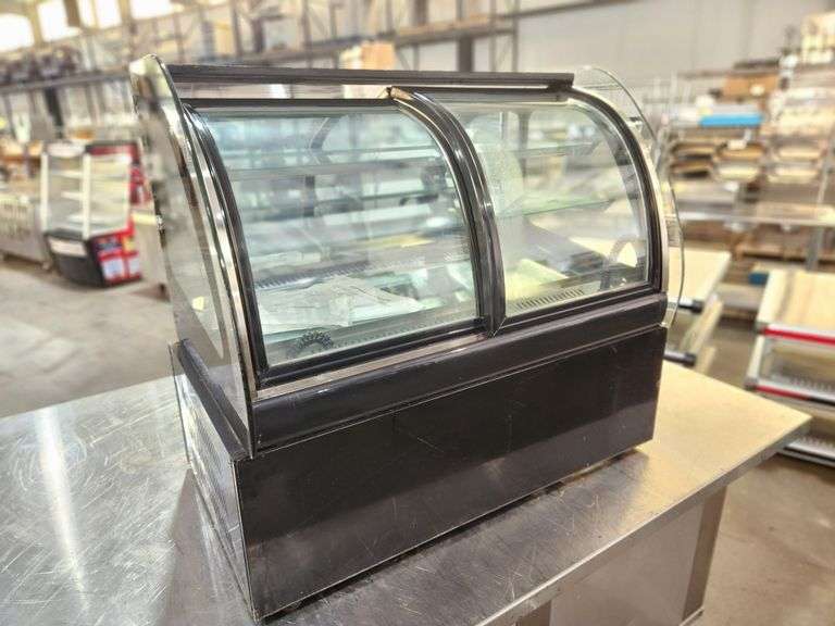 Countertop Refrigerated Cake & Pastry Display Cabinet – 35” Wide