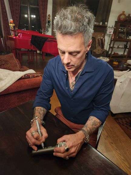 RICHIE KOTZEN – USED & SIGNED SAMSON Q7 MICROPHONE