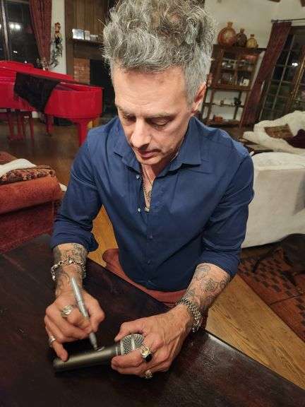 RICHIE KOTZEN – USED & SIGNED SAMSON Q7 MICROPHONE
