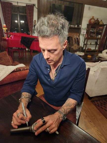 RICHIE KOTZEN – USED & SIGNED SAMSON Q7 MICROPHONE