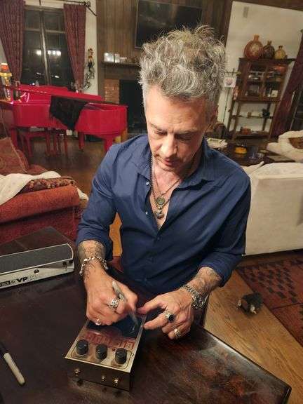 Electro-Harmonix BIG MUFF Pi Distortion Pedal – Personally Owned & Signed by Richie Kotzen