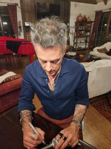RICHIE KOTZEN – USED & SIGNED SAMSON Q7 MICROPHONE