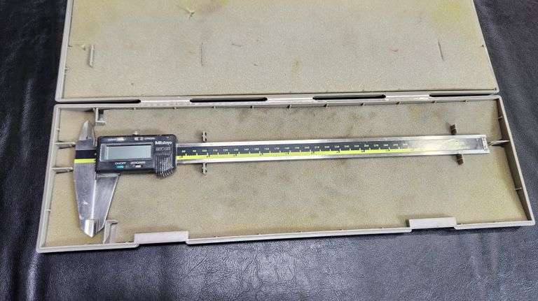 Mitutoyo CD-12"C (500-173-30) Digital Caliper – 0-12" / 300mm
