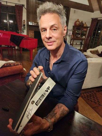 Richie Kotzen’s Personal Ernie Ball VP Jr. Volume Pedal – Signed