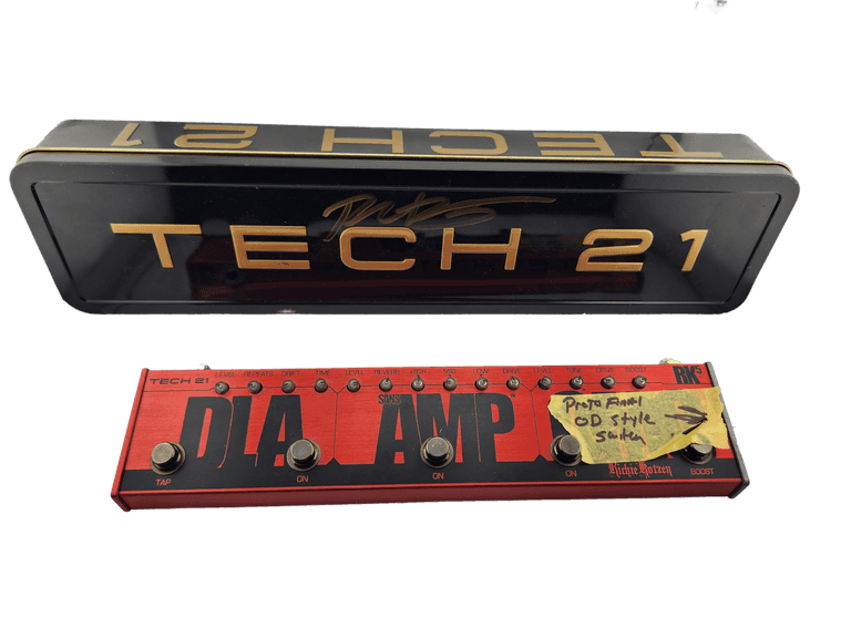 RICHIE KOTZEN’S PERSONALLY OWNED & USED TECH 21 RK5 FLY RIG  PROTOTYPE – SIGNED CASE + PHOTO INCLUDED