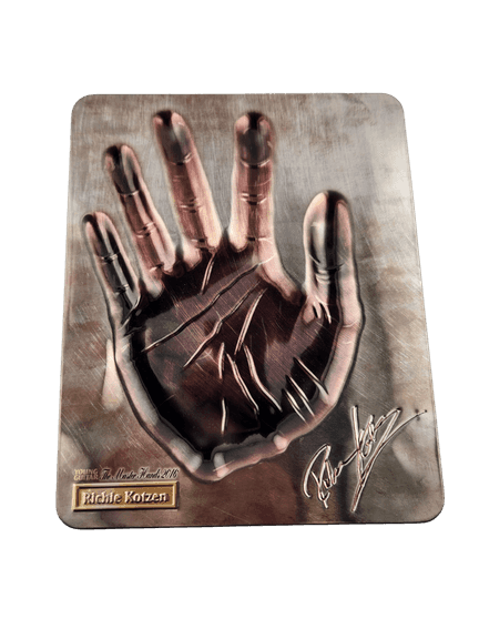 Richie Kotzen – “The Master Hands 2016” by Young Guitar