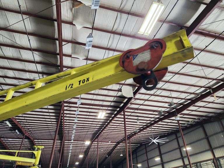BADASS WELDING WORKSTATION SETUP – ROTARY TABLE, TOOL STORAGE, BUILT-IN AIR TANK + ½ TON JIB CRANE!
