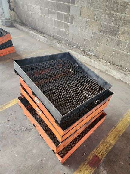 Bid x 5 Steel Pallet With Mesh Bottom 30"x 30"