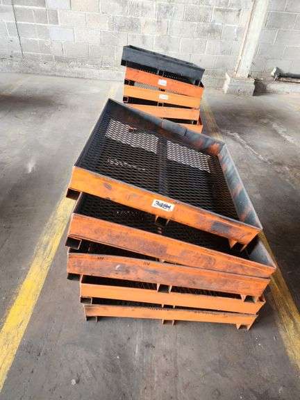 Bid x 5 Steel Pallet With Mesh Bottom 30"x 30"