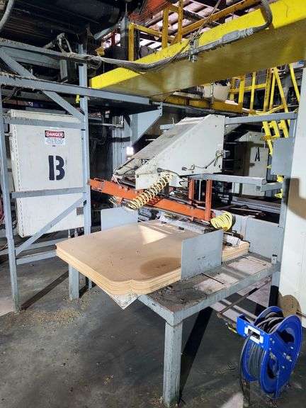 VACUUM-ACTUATED SLIP SHEET / DIVIDER PLACEMENT UNIT – PNEUMATIC LIFT STATION