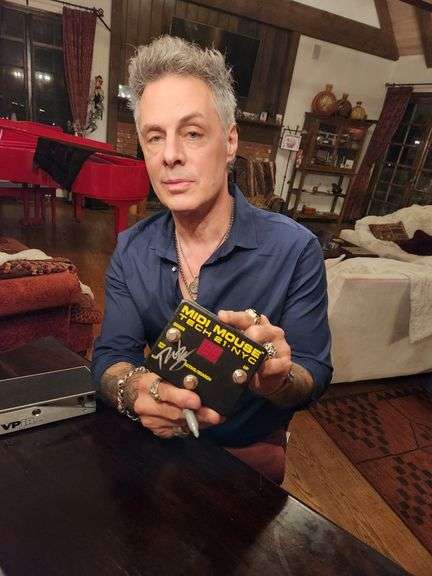 Tech 21 NYC MIDI Mouse Foot Controller – Personally Owned by Richie Kotzen – Autographed