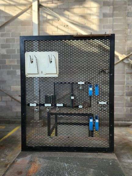 30” X 32” X 74” Workstation