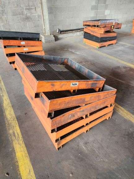 Bid x 5 Steel Pallet With Mesh Bottom 30"x 30"