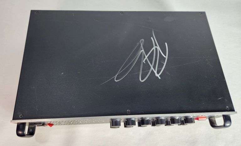 Richie Kotzen’s Personal Tech 21 VT Bass 1000 Amp