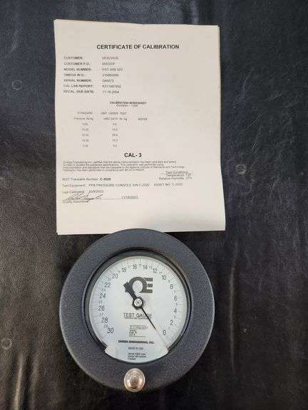 Omega Engineering Test Gauge – 30/0/30 inHg Vac/Pressure, 4.5", w/ Calibration Sheet