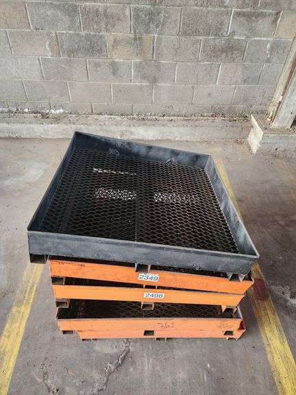 Bid x 5 Steel Pallet With Mesh Bottom 30"x 30"