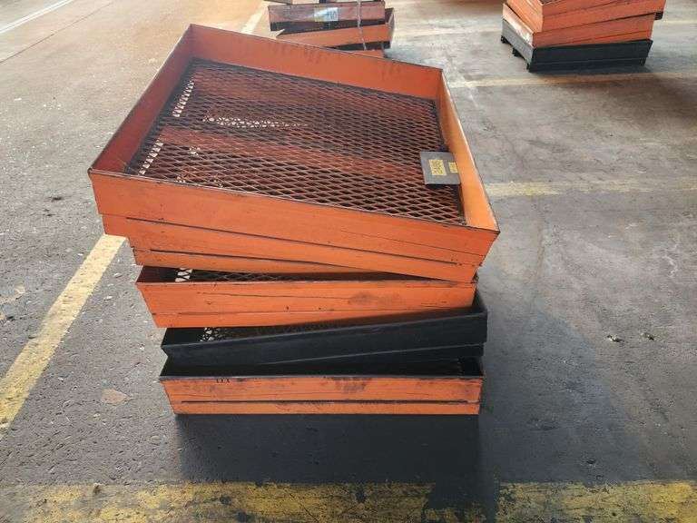 Bid x 5 Steel Pallet With Mesh Bottom 30"x 30"
