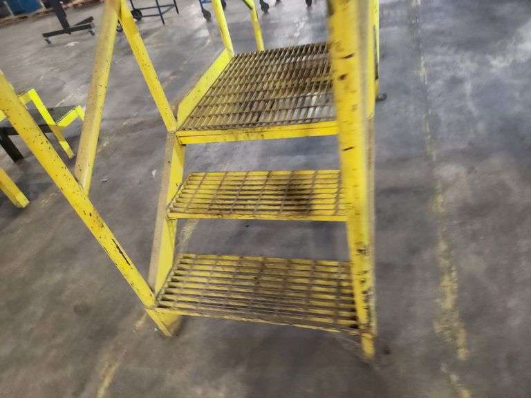 Heavy-Duty Industrial Step Platform Ladder