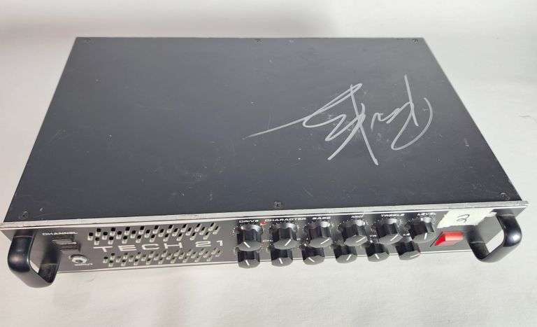 Richie Kotzen’s Personal Tech 21 VT Bass 1000 Amp