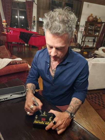 Tech 21 NYC MIDI Mouse Foot Controller – Personally Owned by Richie Kotzen – Autographed