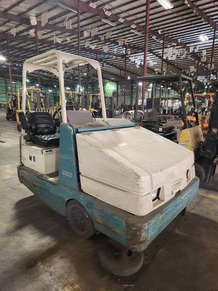Tennant 355 PROPANE Industrial Ride-On Sweeper