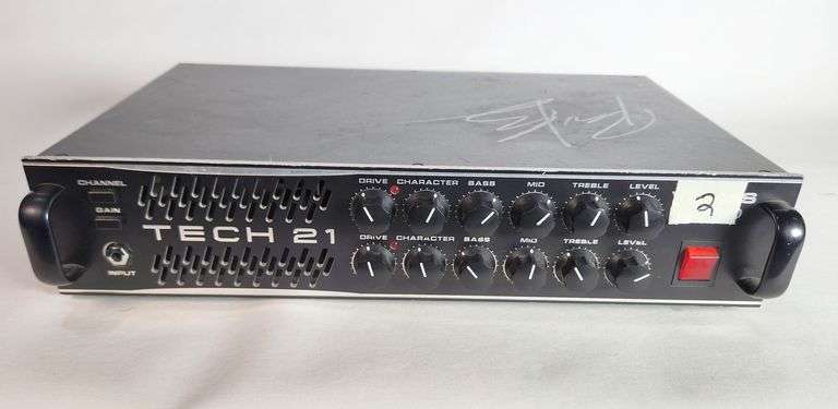 Richie Kotzen’s Personal Tech 21 VT Bass 1000 Amp