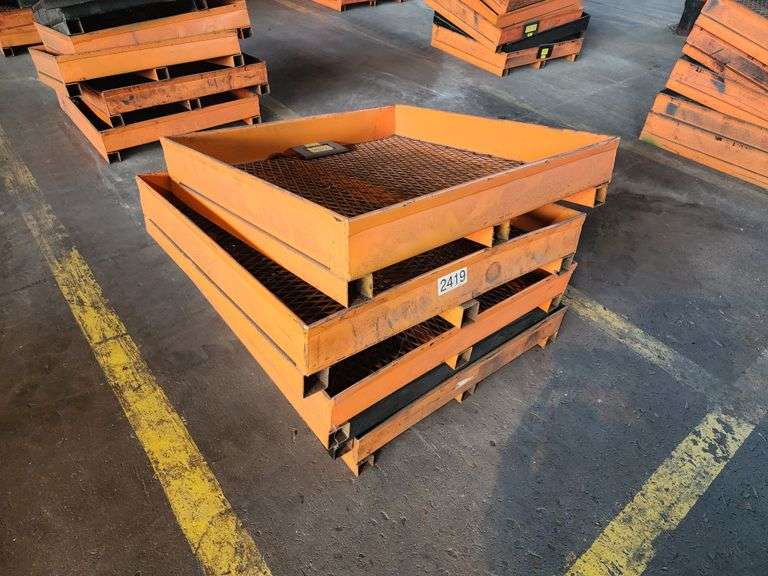 Bid x 5 Steel Pallet With Mesh Bottom 30"x 30"