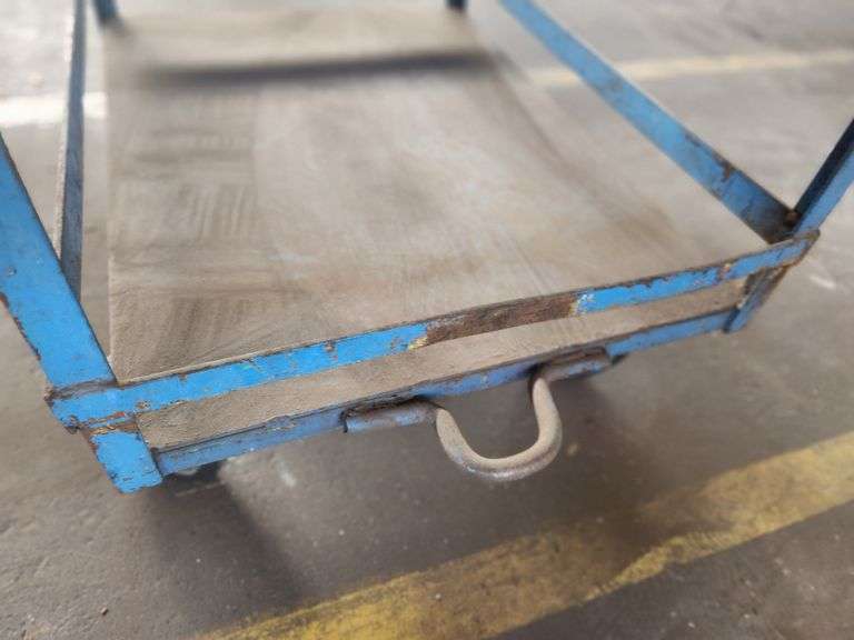 40” X 30” X 36” Metal 2-Tier Rolling Cart