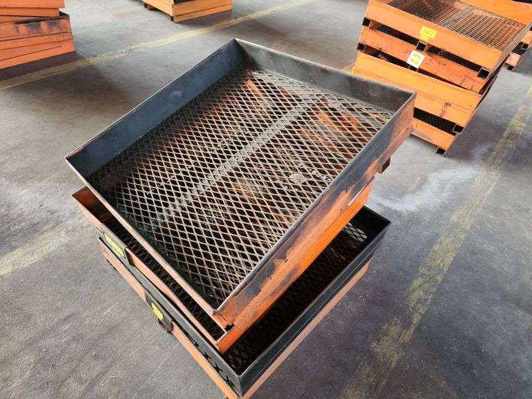 Bid x 5 Steel Pallet With Mesh Bottom 30"x 30"