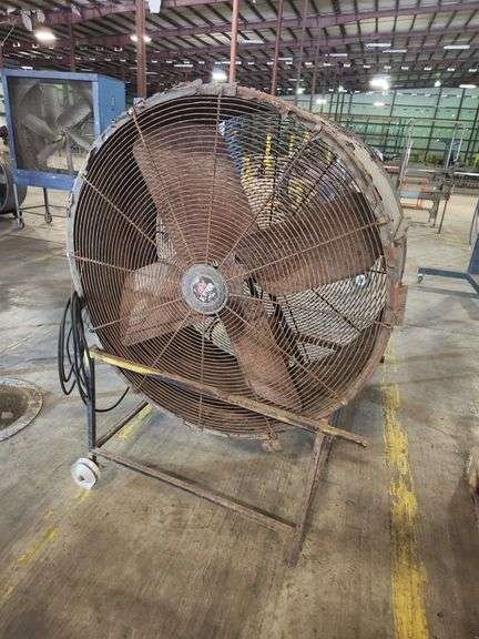 44" Industrial Floor Fan – Heavy-Duty Airflow