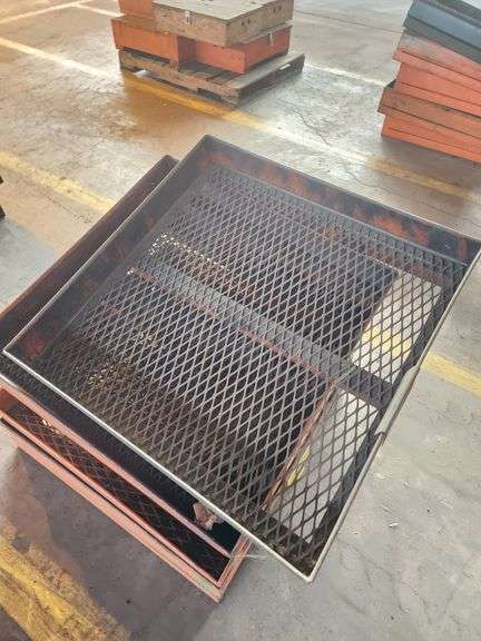 Bid x 5 Steel Pallet With Mesh Bottom 30"x 30"