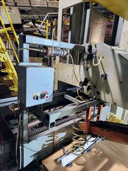 VACUUM-ACTUATED SLIP SHEET / DIVIDER PLACEMENT UNIT – PNEUMATIC LIFT STATION