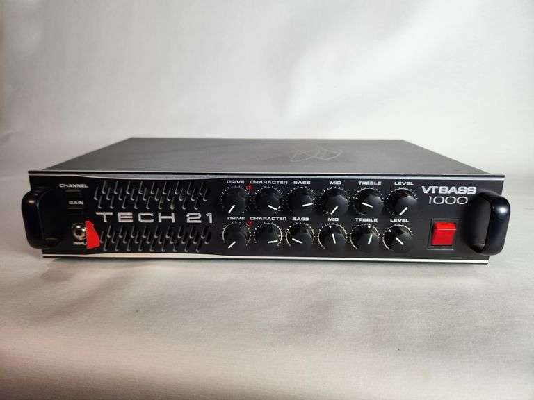 Richie Kotzen’s Personal Tech 21 VT Bass 1000 Amp