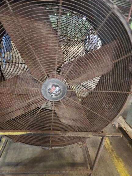 44" Industrial Floor Fan – Heavy-Duty Airflow