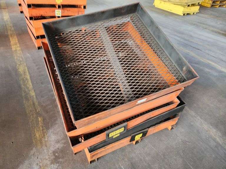 Bid x 5 Steel Pallet With Mesh Bottom 30"x 30"