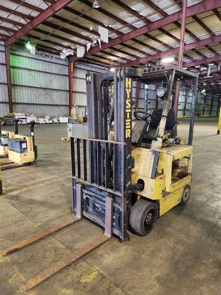 HYSTER 3,200 lb Electric Forklift – Model E40X2 – w/ Side Shift – NO BATTERY