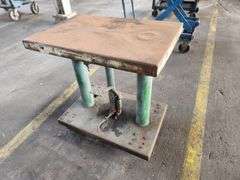 30” X 20” X 32” Metal Hydraulic Lift Work Stand