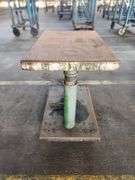 30” X 20” X 32” Metal Hydraulic Lift Work Stand