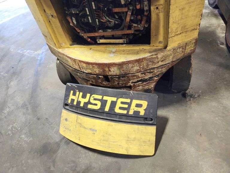 HYSTER 4,500 lb Electric Forklift – Model E45XM-27  – 36 Volt – NOT CHARGED