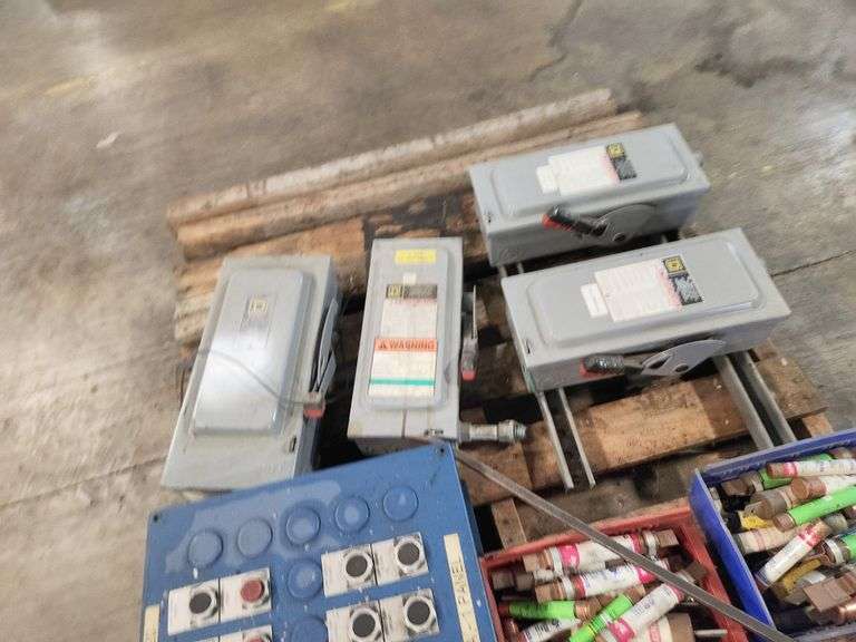 Industrial Electrical Switch & Fuse Panel Assortment – Square D Disconnects, Panel Box & Assorted High-Voltage Fuses