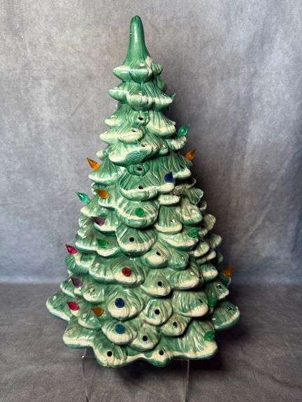 Vintage Ceramic Christmas tree - NGW Auctions