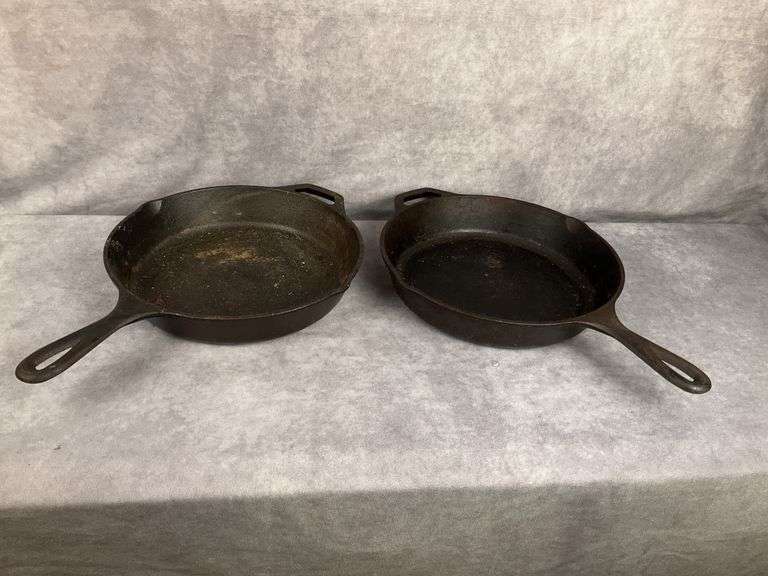 Pair of lodge cast iron skillets
