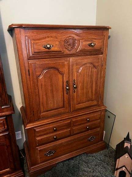 Universal Bedroom Furniture wardrobe chest
