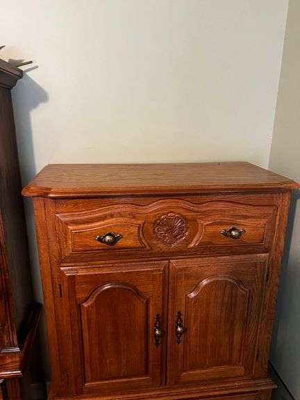 Universal Bedroom Furniture wardrobe chest