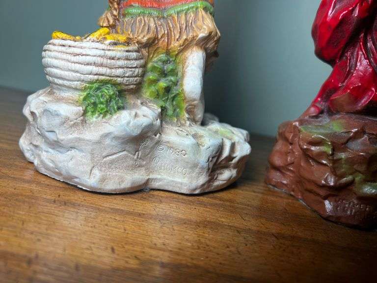 2 Native American chalk figurines